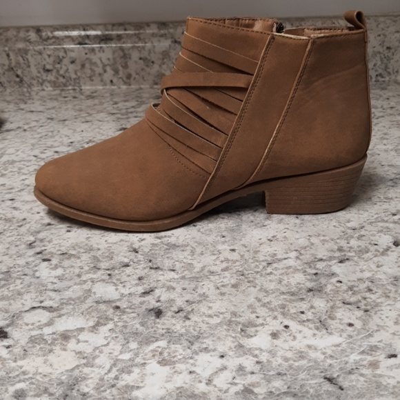 Rue 21 Etc  M 7/8 Ankle Boots. - Picture 6 of 8
